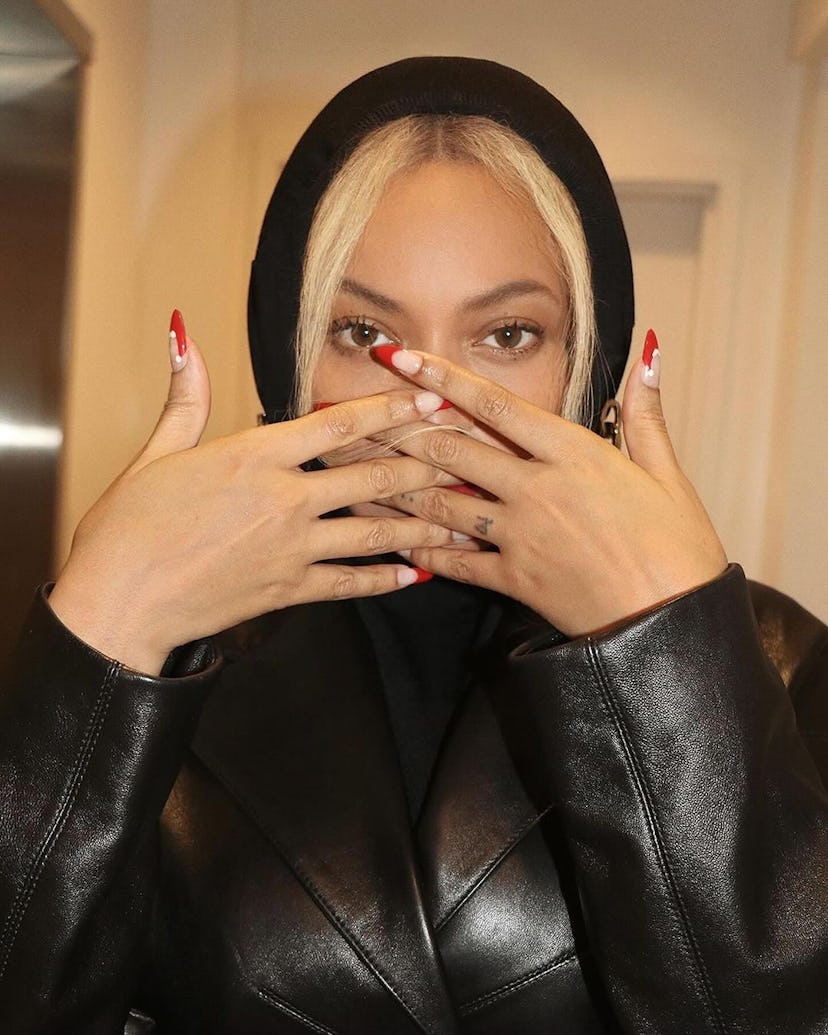Beyonce christmas nails