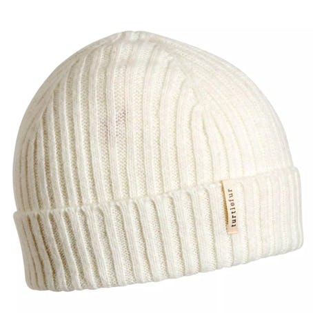 This white beanie is like Taylor Swift's outfit to see the Kansas City Chiefs. 