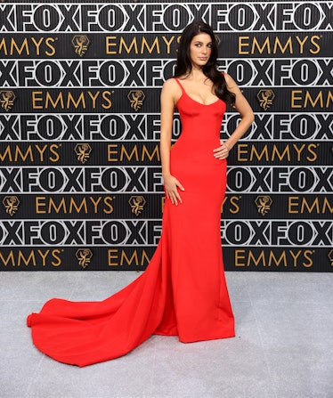 Camila Morrone, Los Angeles, Kaliforniya'daki Peacock Tiyatrosu'nda düzenlenen 75. Primetime Emmy Ödülleri'ne geliyor...