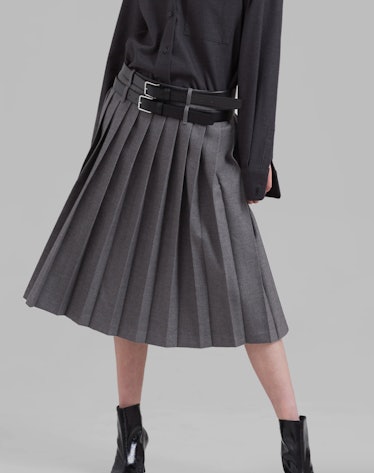 gray pleated skirt