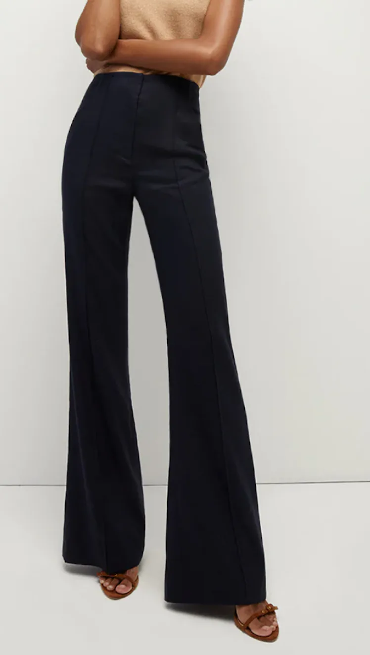 How To Wear Sneakers With Trousers In A Cool & Non-Commuter Way How To Wear Sneakers With Trousers In A Cool & Non-Commuter Way