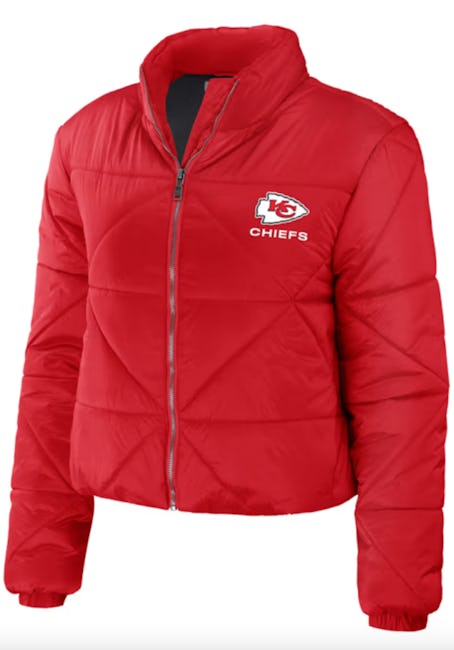 Taylor Swift wore a Kansas City Chiefs puffer jacket to Travis Kelce's game. 