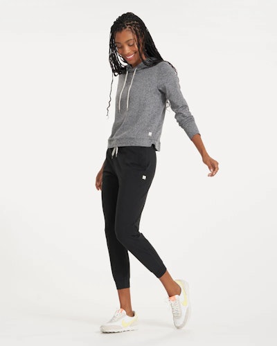Performance Jogger from vuori, a great idea for valentines day gifts for new moms