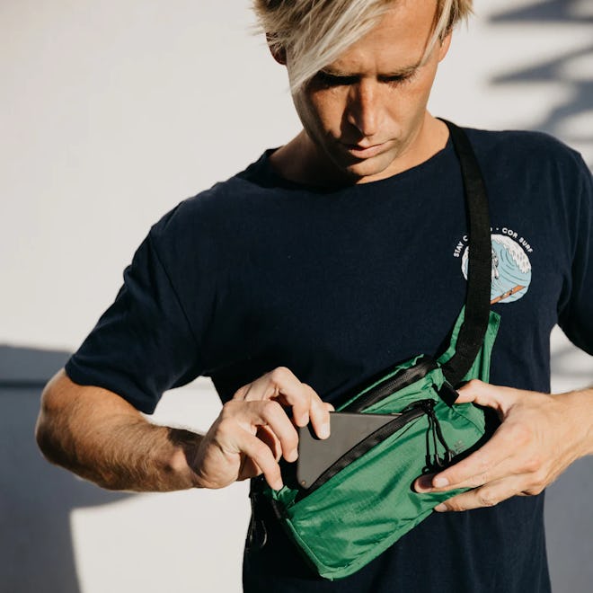 The Daily Hip Pack fanny pack would make a great valentines day gift for new dads.