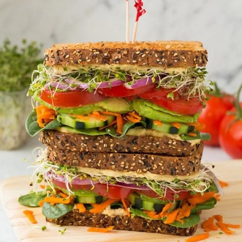 veggie and hummus sandwich