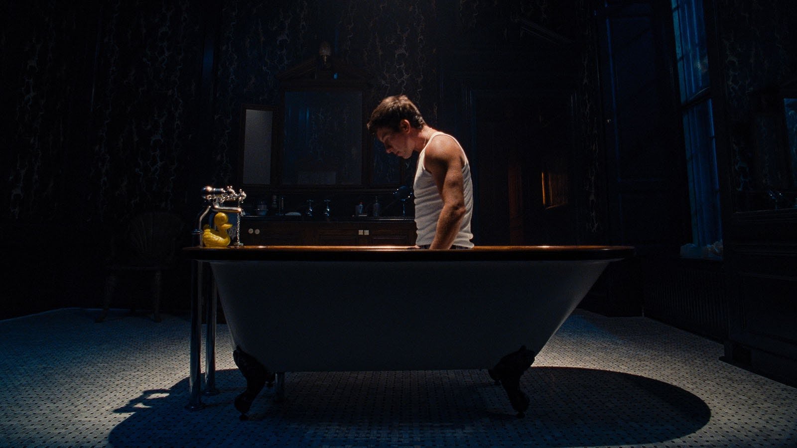 Barry Keoghan about to slurp Jacob Elordi’s bathwater in &lsquo;Saltburn.'