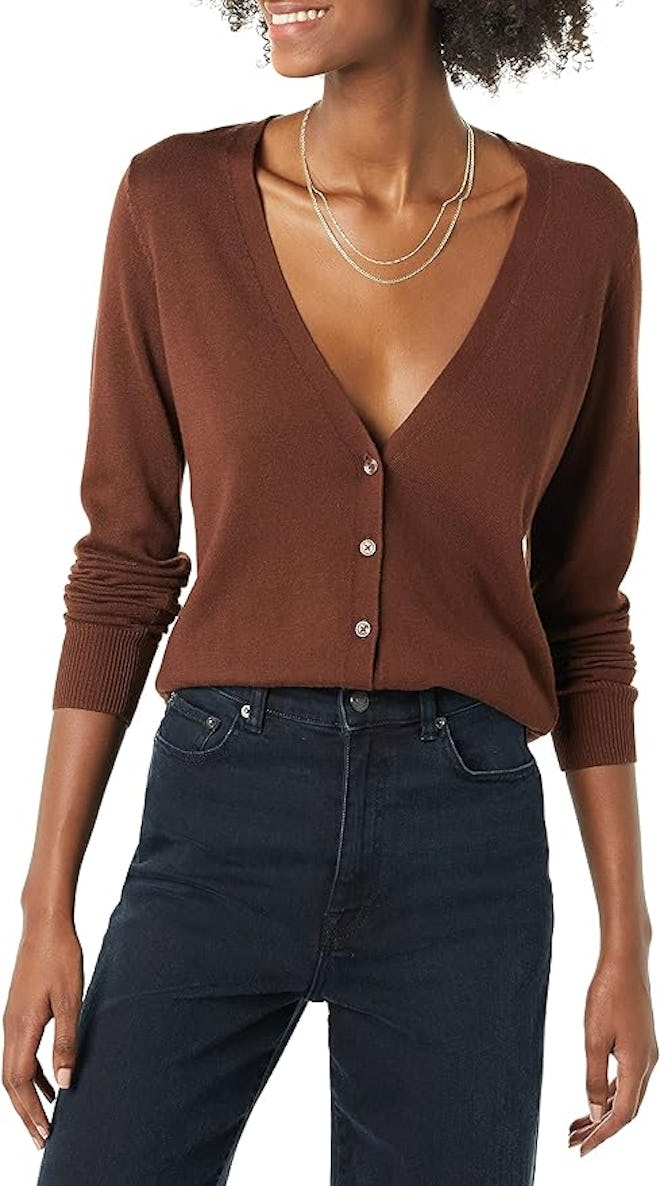 Amazon Essentials Lightweight V-Neck Cardigan Sweater