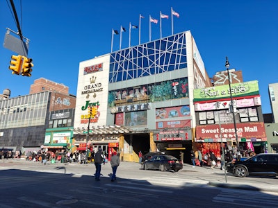 Photograph of Main Street in Flushing, Queens taken with the OnePlus 12's main 1x camera.