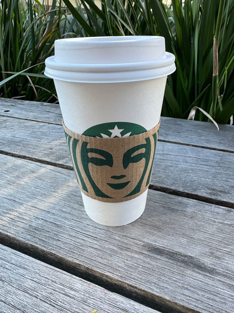 I tried the new Oleato Latte with Oatmilk at Starbucks. 
