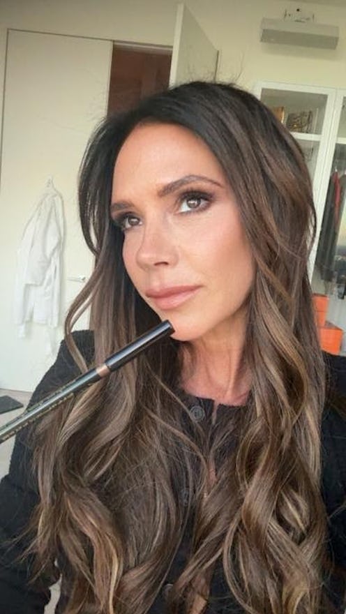 Victoria Beckham long wavy hair