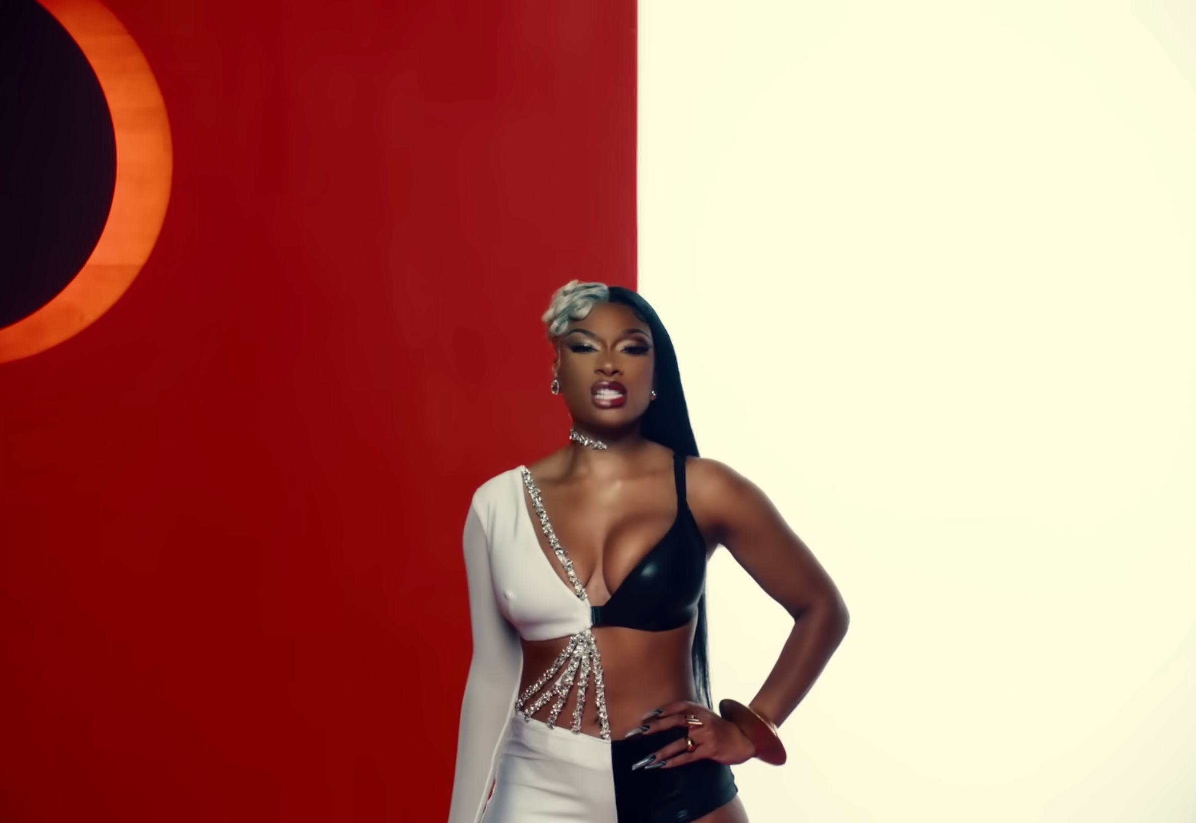 Megan Thee Stallion wore two-toned lipstick-shaped nails in the &ldquo;Hiss&rdquo; music video.