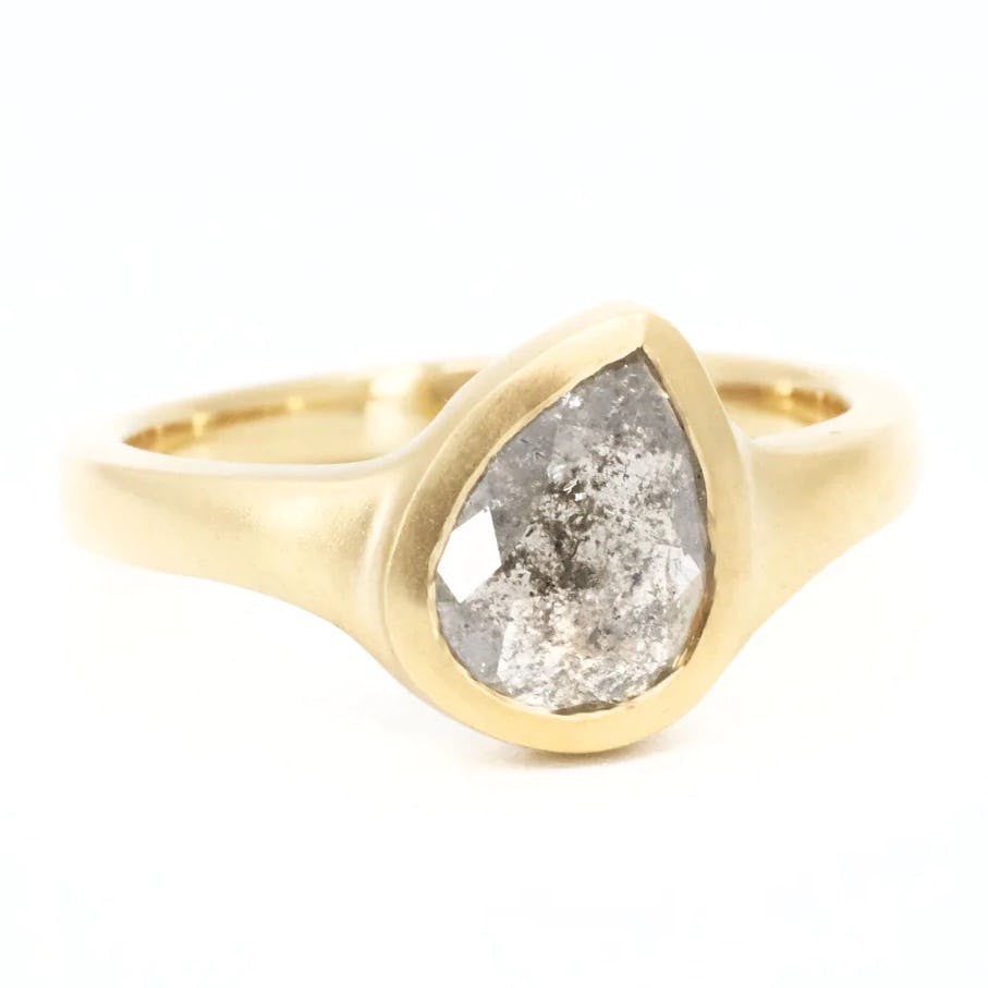 14k + Grey Diamond Akimbo Ring