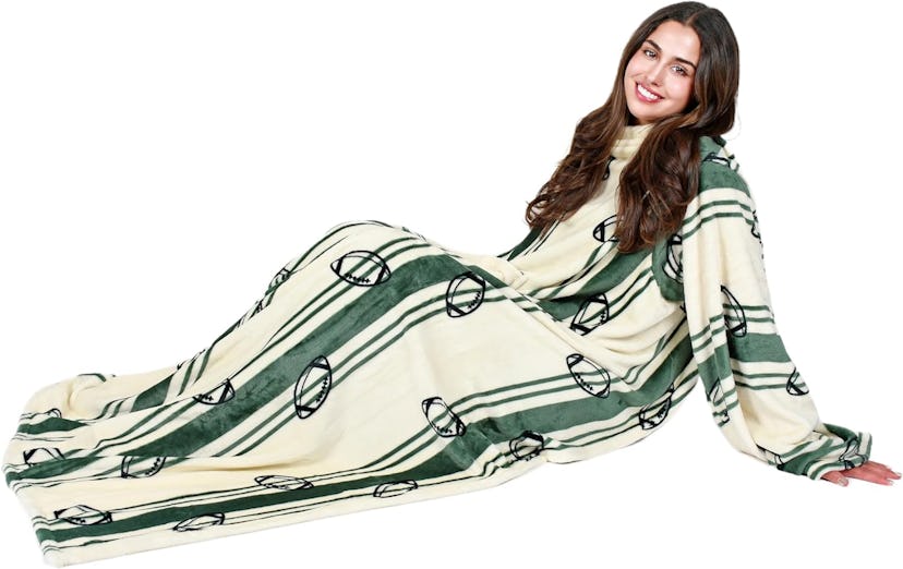Tirrinia Wearable Fleece Blanket with Sleeves