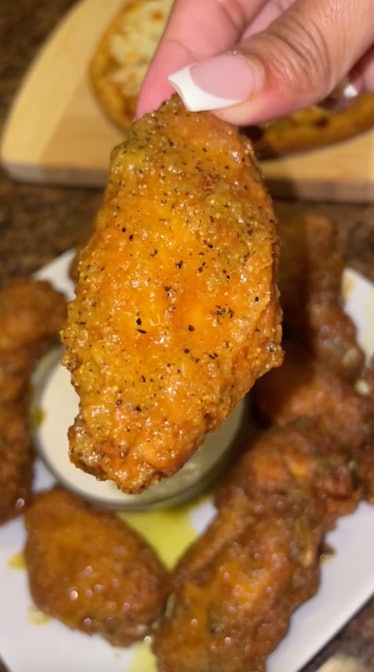 An easy chicken wings recipe for your next game are these lemon pepper wings from TikTok. 
