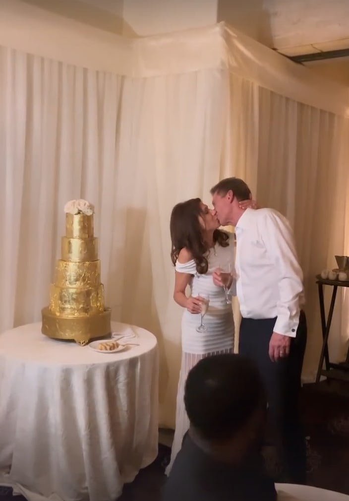 Gerry and Theresa with their &lsquo;Golden Bachelor&rsquo; wedding cake. Screenshot via Instagram