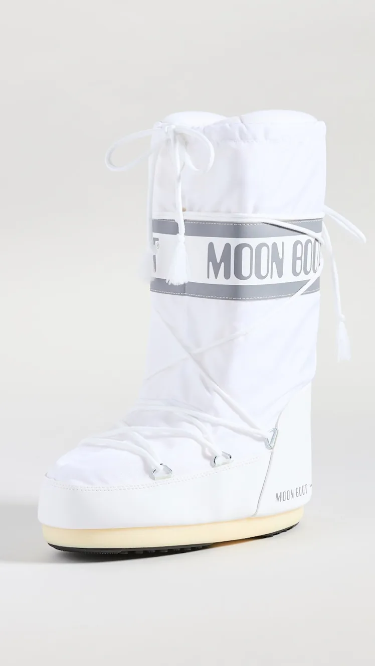 Moon Boot Features How To Wear Moon Boots: 6 Outfits To Try Now