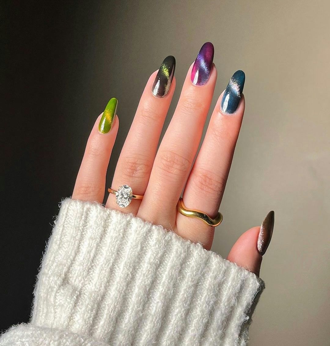 Rainbow cat eye gel polish : r/Nails