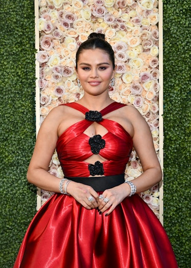 Selena Gomez with a ballerina bun at the 2024 Golden Globes.