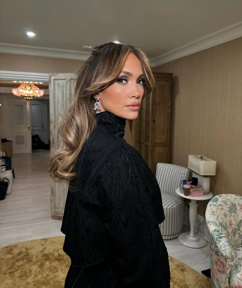 Jennifer Lopez curtain bangs with highlights