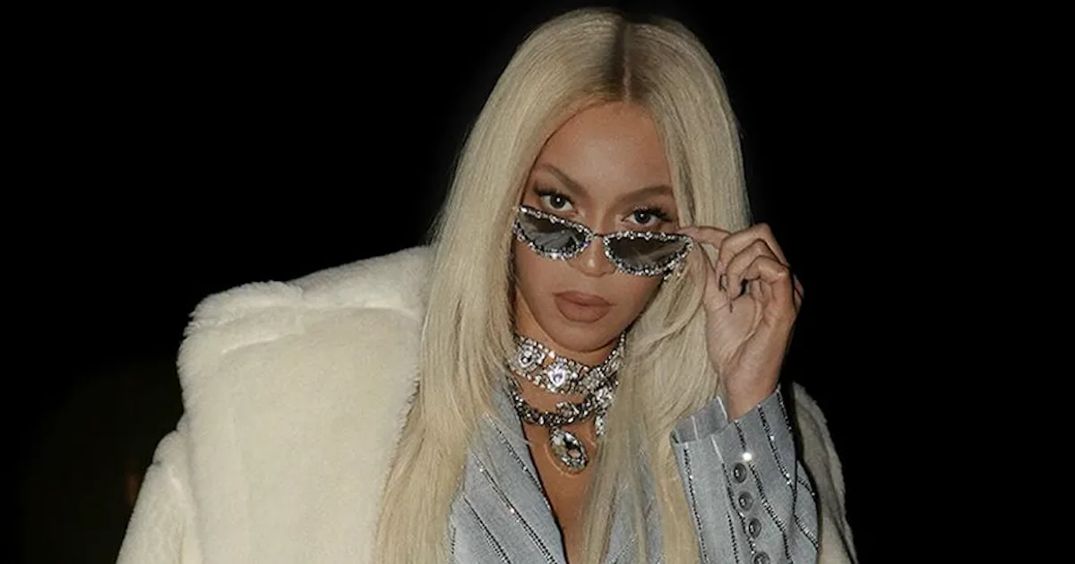Beyoncé's Silver French Manicure Doesn't Skimp On Shine