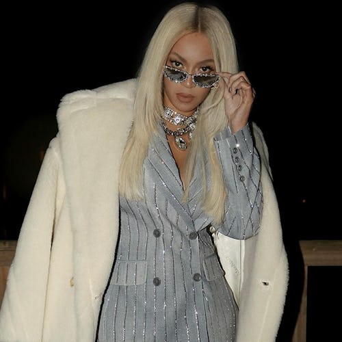 Beyonce platinum hair white fur coat