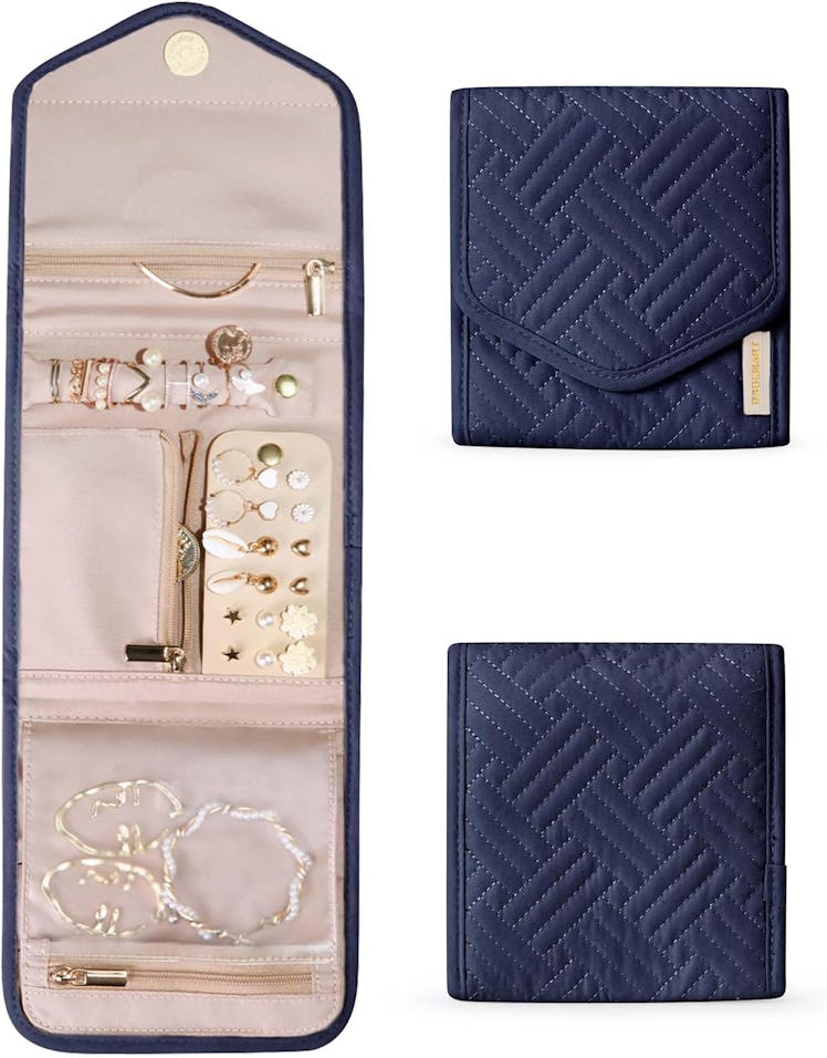 BAGSMART Flat Jewelry Organizer Case