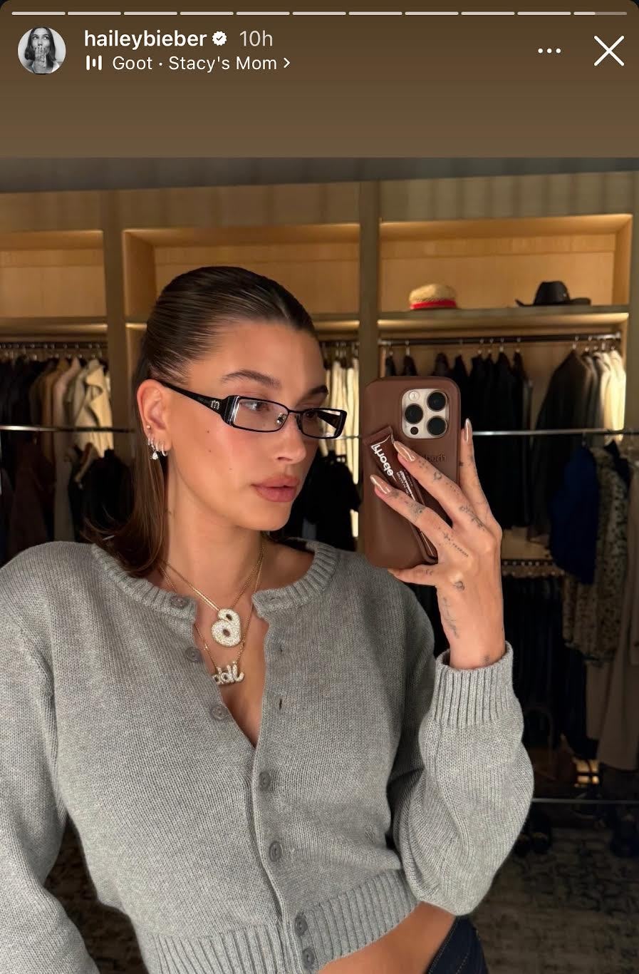 On Oct. 9, Hailey Bieber rocked latte glazed donut nails.