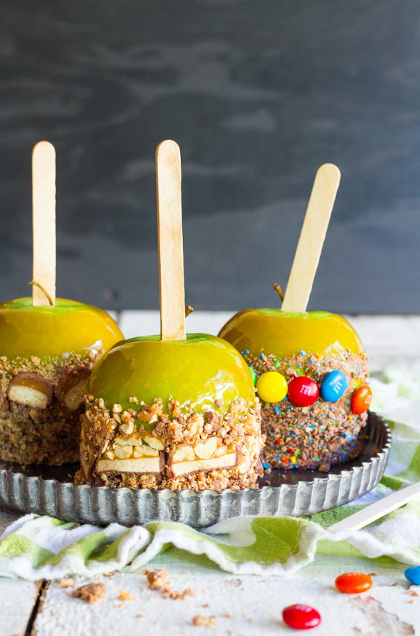 Caramel apples, one of the trendiest halloween recipes 2024
