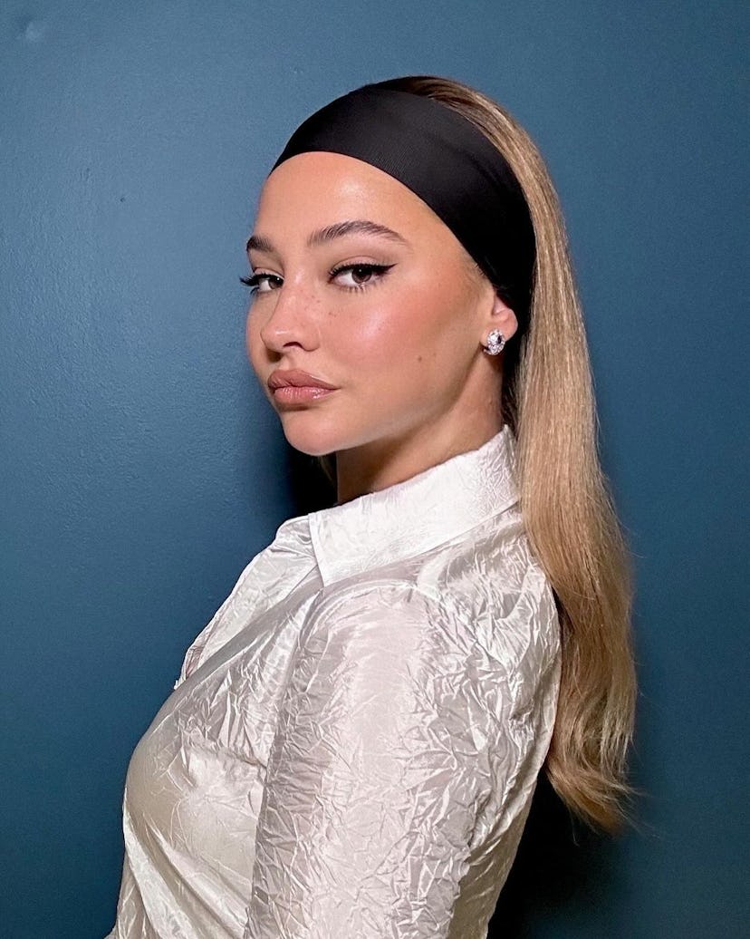 Madelyn Cline looked straight out of the 1990s with her ultra-wide black jersey headband.