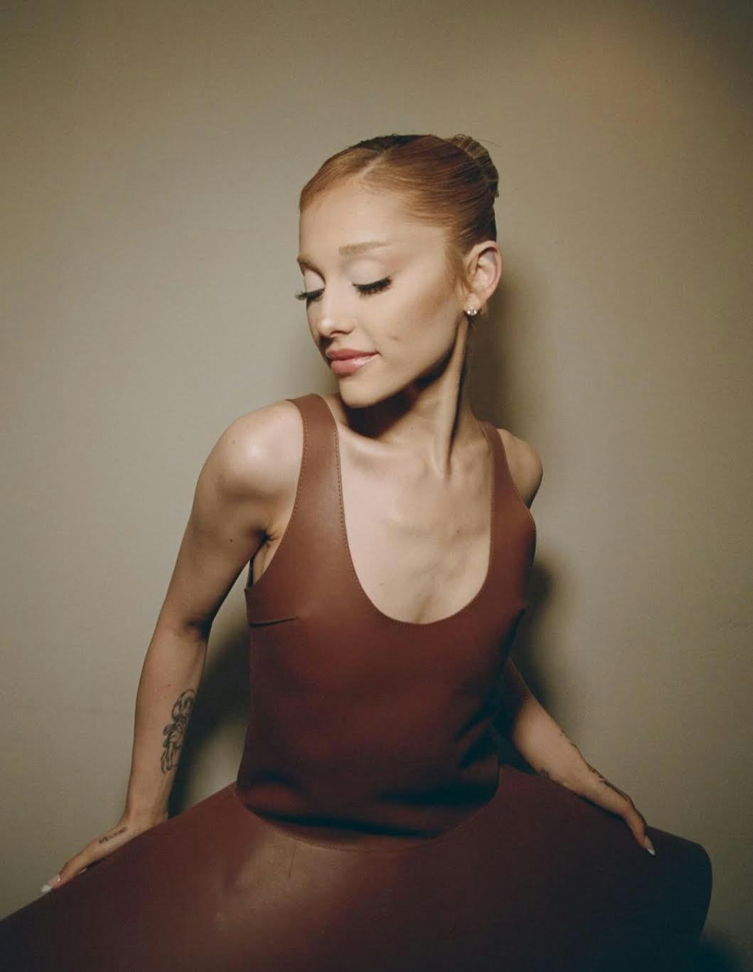 Ariana Grande&rsquo;s new signature hairstyle is the &ldquo;side part ballerina bun."