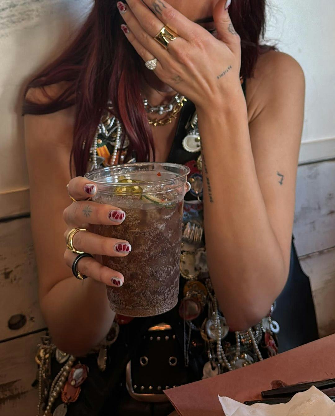 Dua Lipa&rsquo;s crocodile print manicure