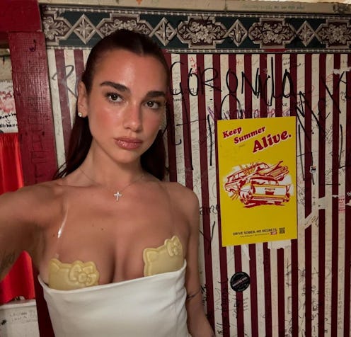 Dua Lipa's latest manicure is a perfect fall time slay.