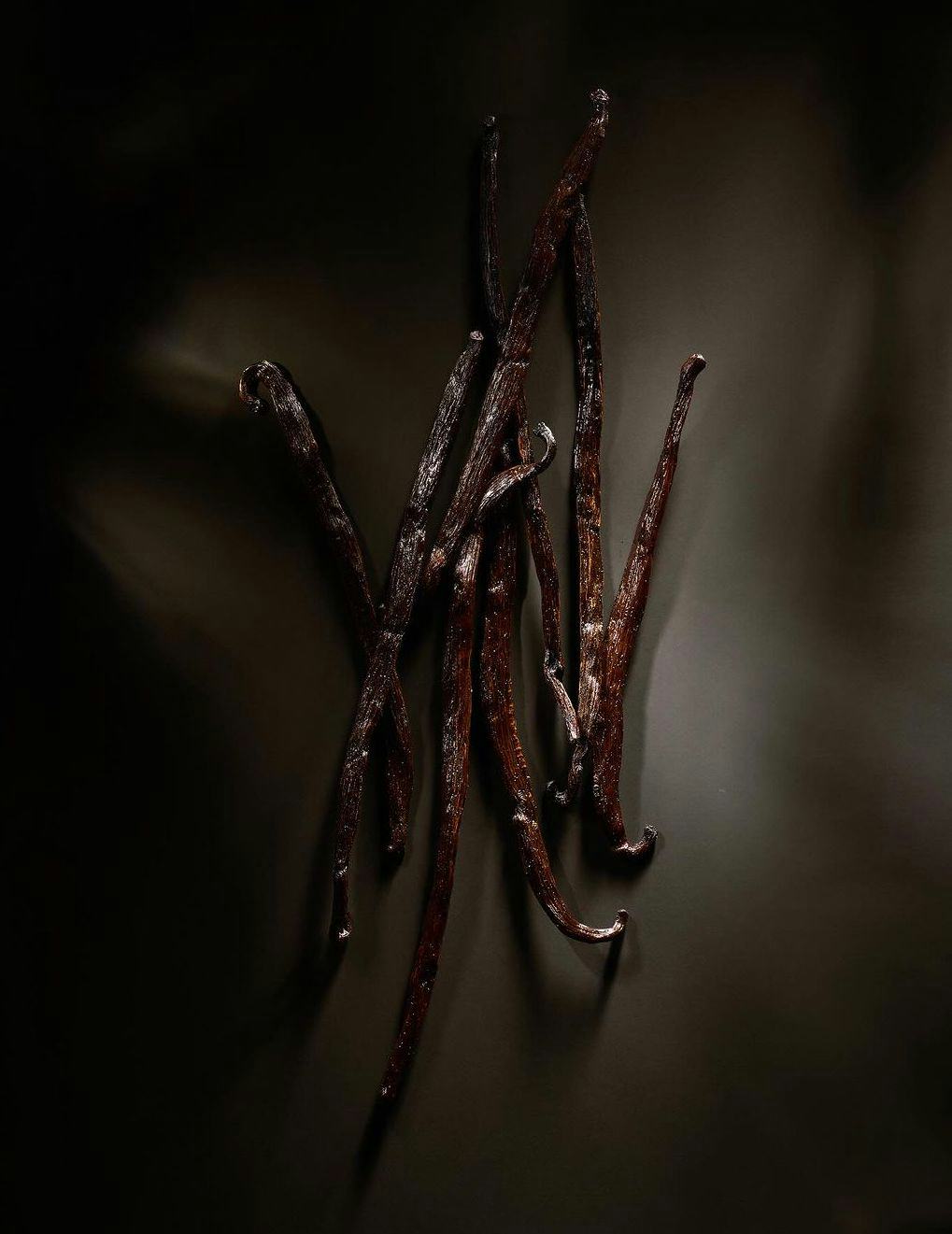 The Victoria Beckham Beauty 21:50 Rêverie Eau De Parfum is best described as a dark vanilla perfume.