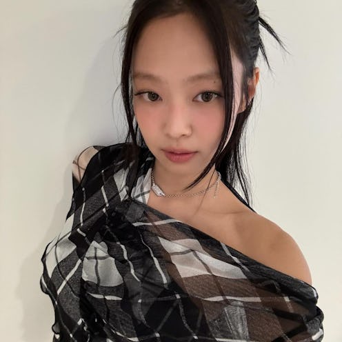 Jennie BLACKPINK Plaid Dress Messy Hair