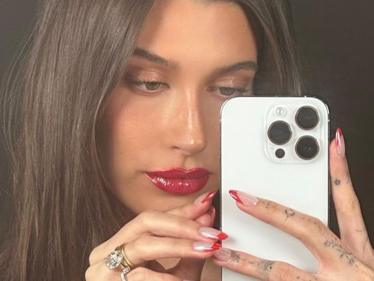 2025 Holiday Chic Nail Lacquer Trend