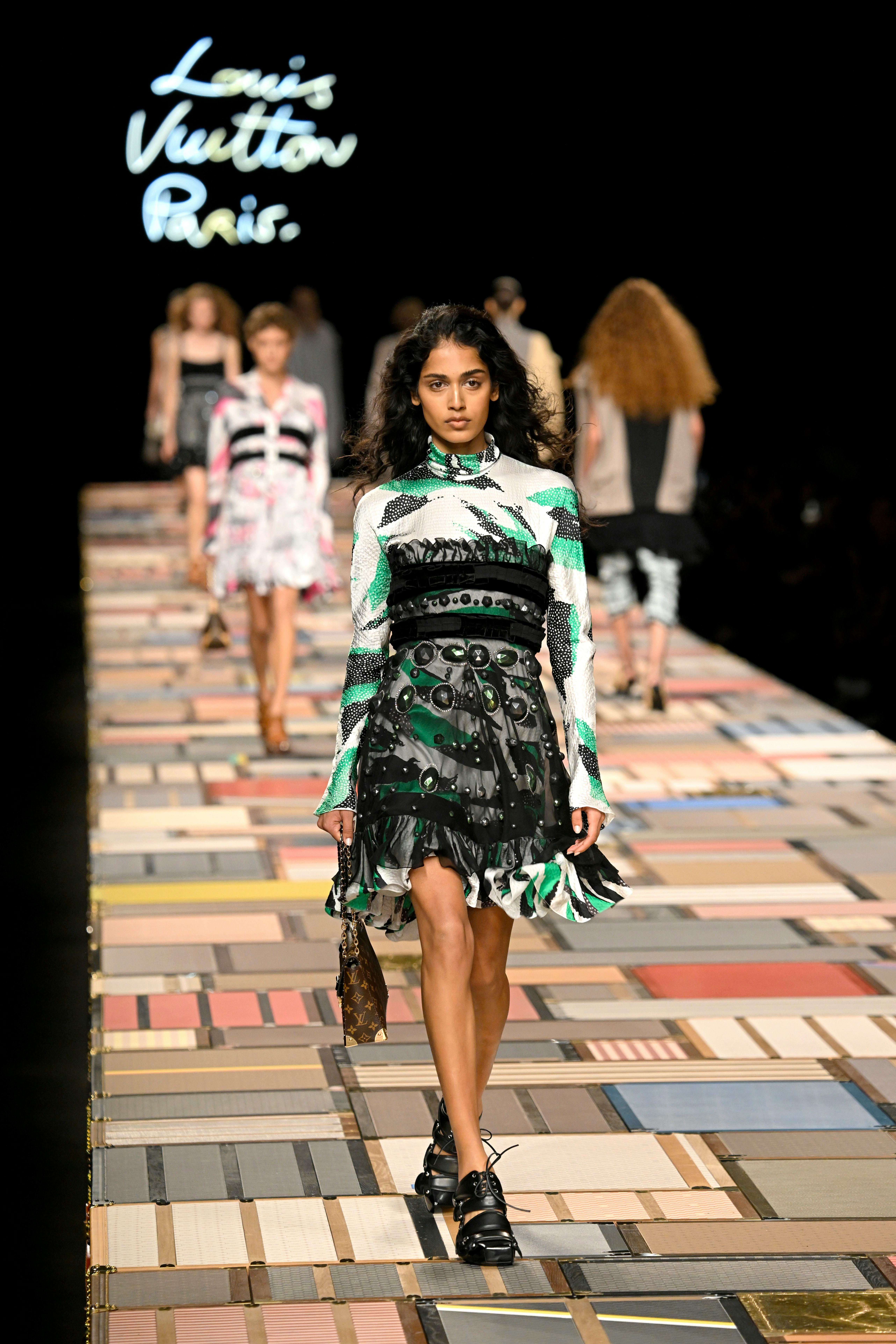 LOUIS VUITTON フェーヴ　2025 ヴィヴィエンヌ Louis Vuitton's Spring 2025 Collection Pairs Louis XIV With
