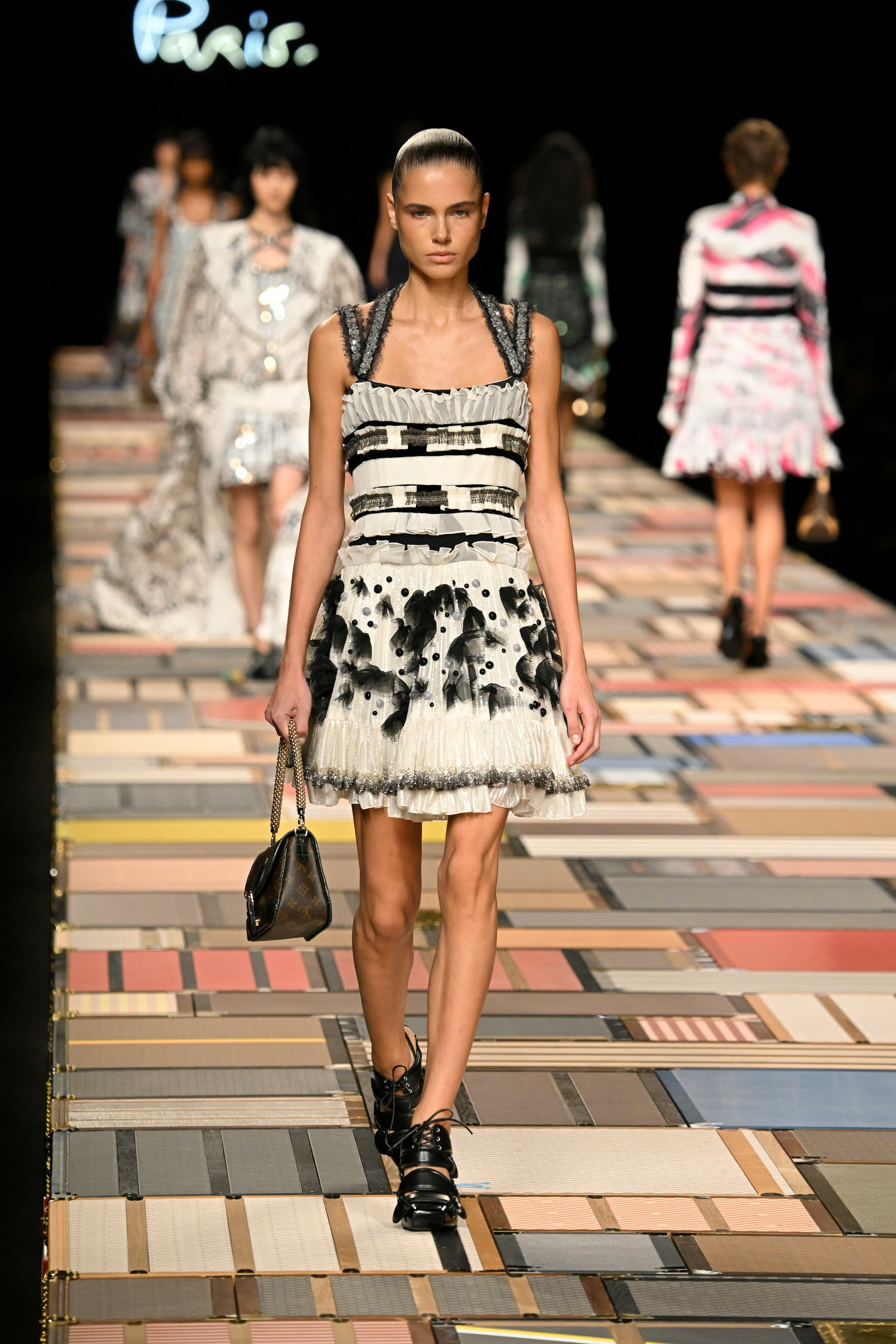 【新品未開封】LOUIS VUITTON CATWALK Louis Vuitton's Spring 2025 Collection Pairs Louis XIV With