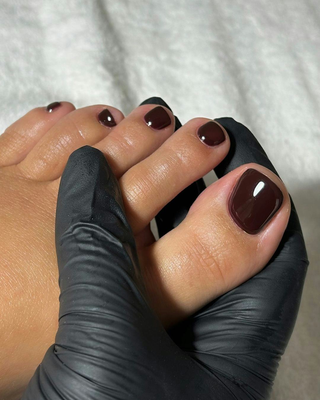 Dark chocolate brown pedicures are perfect for Scorpio season 2024.