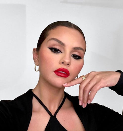 For some serious hair inspo, Selena Gomez just styled in bob in *two* chic ways.