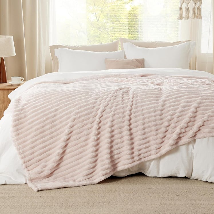 Bedsure Cozy Fleece Throw Blanket