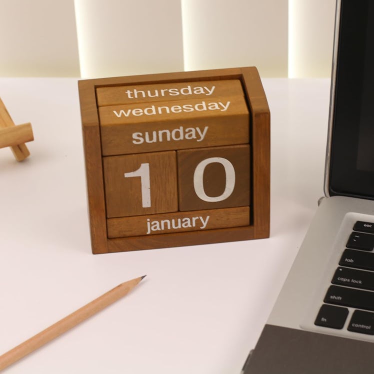 BSIRI Wooden Desk Calendar