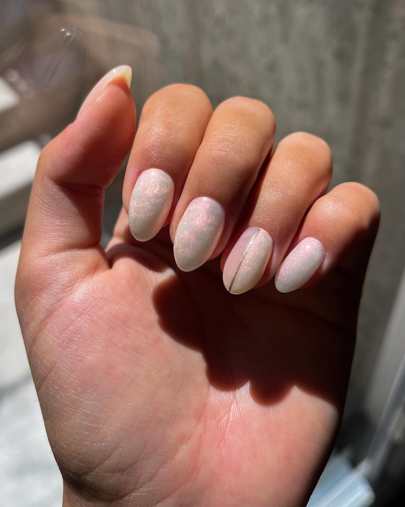 Pearl manicure for Cancer zodiac signs