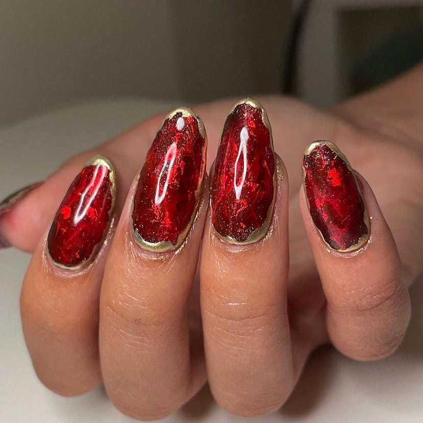 Ruby manicure for Leo zodiac signs