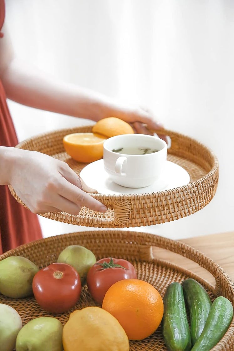 HITOMEN Hand-Woven Round Rattan Serving Tray