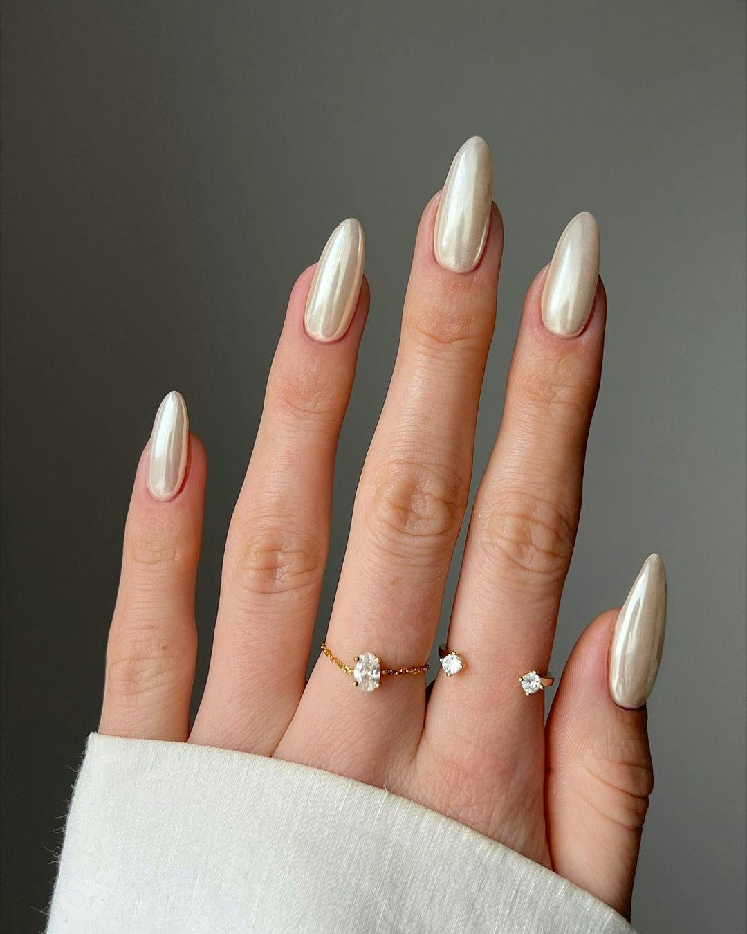 Vanilla chrome nails are on-trend for fall 2024.