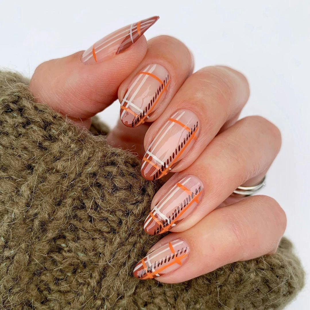 Plaid nails match the preppy aesthetic.