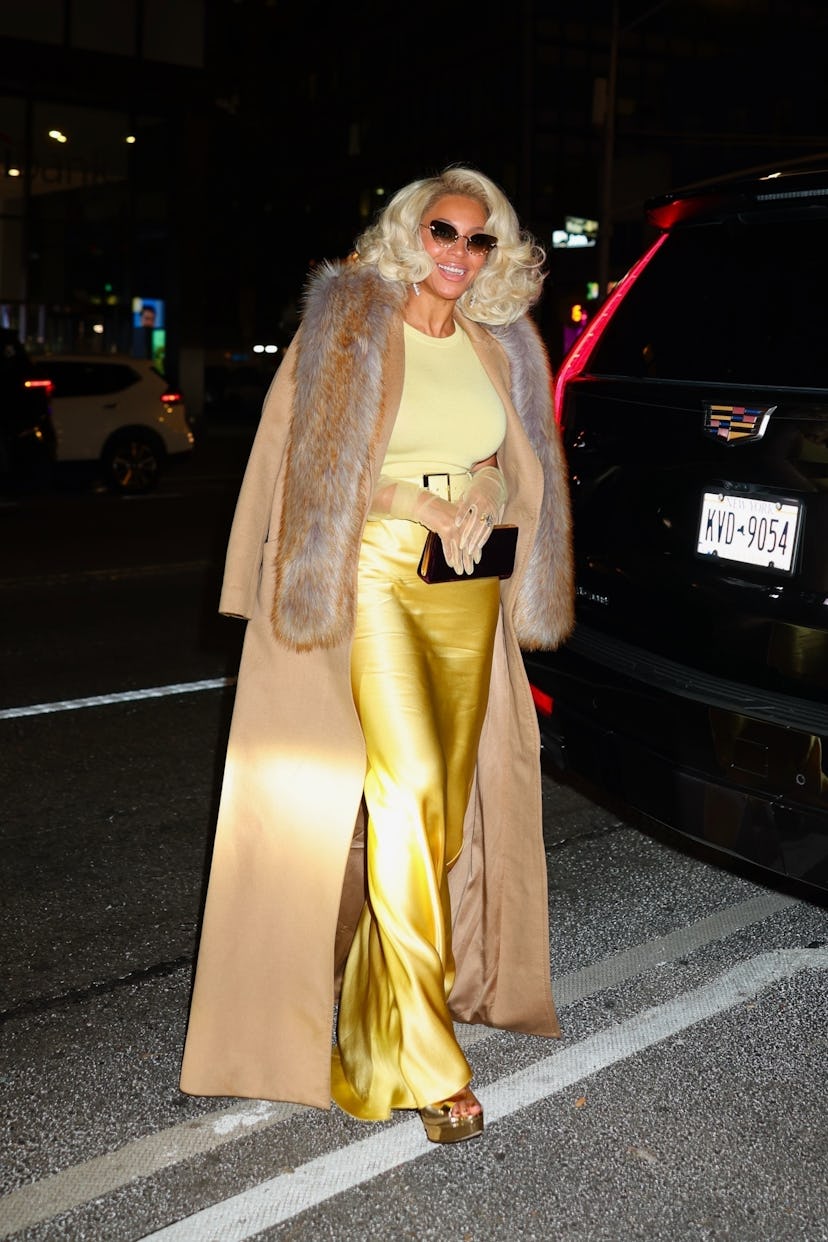 Beyoncé Does The Color Of The Season With a Vintage Glamour Twist