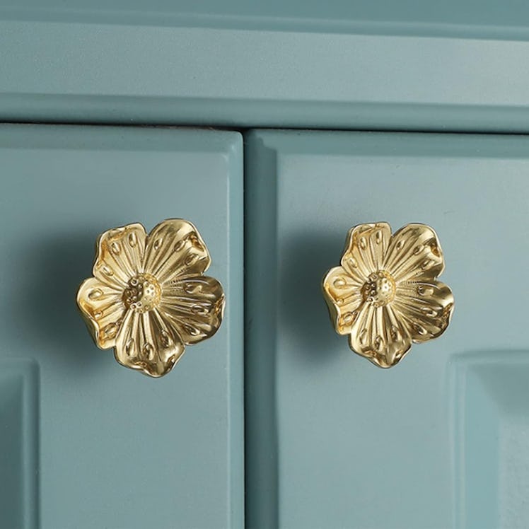 Redeam Flower Shape Brass Cabinet Knobs (4 Pieces)