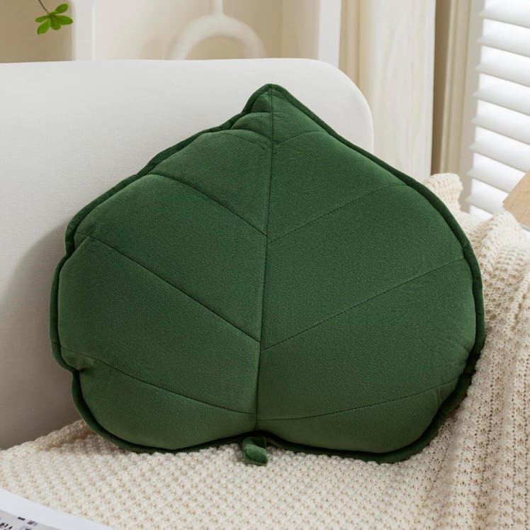 Teieas Leaf-Shaped Throw Pillow