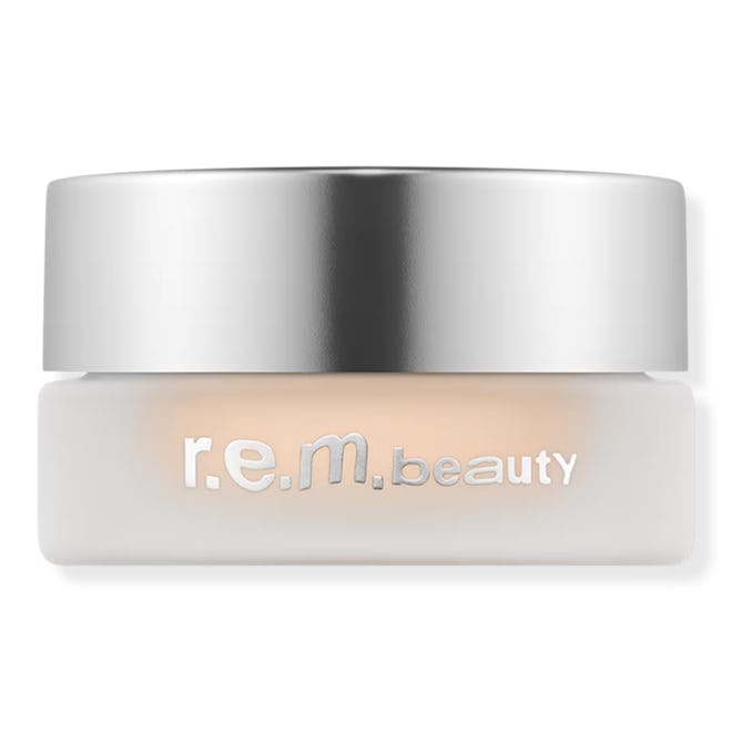 r.e.m. beauty Sweetener Concealer in light 4g